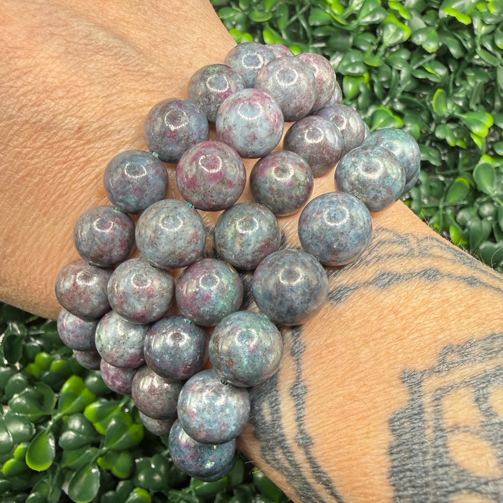 Ruby in Kyanite Beaded Bracelet *UV Reactive* - Picture 5 of 6